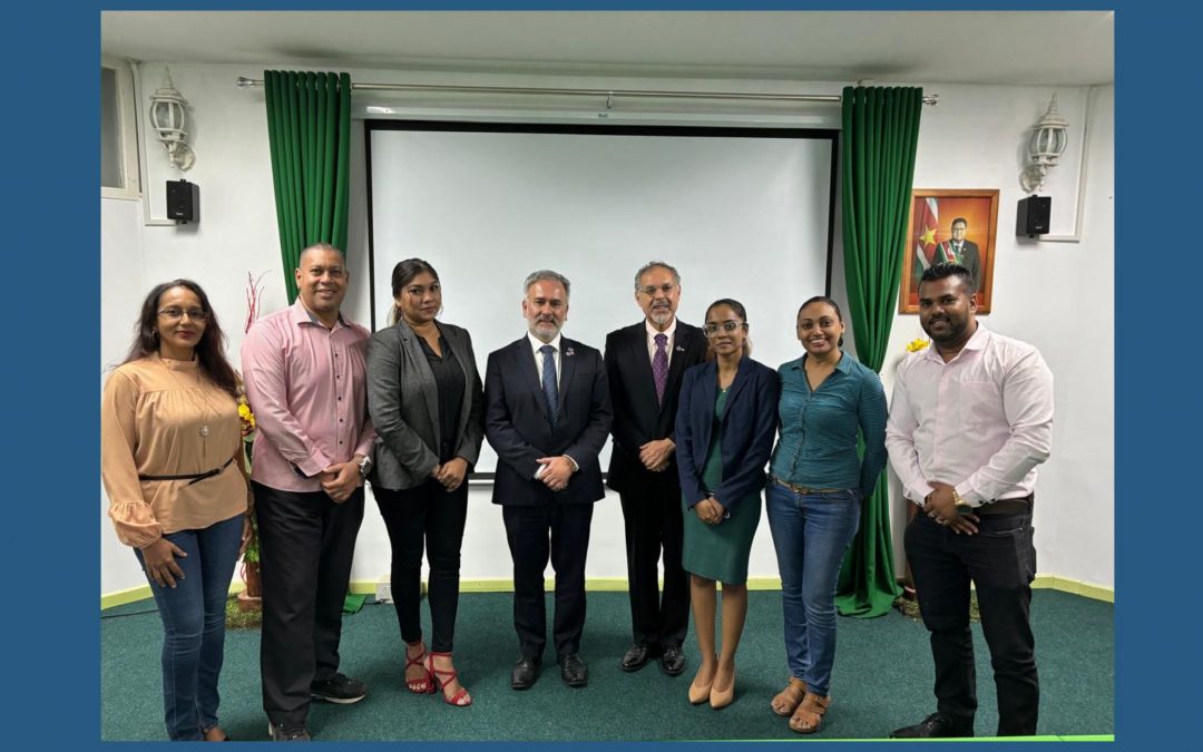Delegación de la PUCV estrecha lazos en visita a Surinam